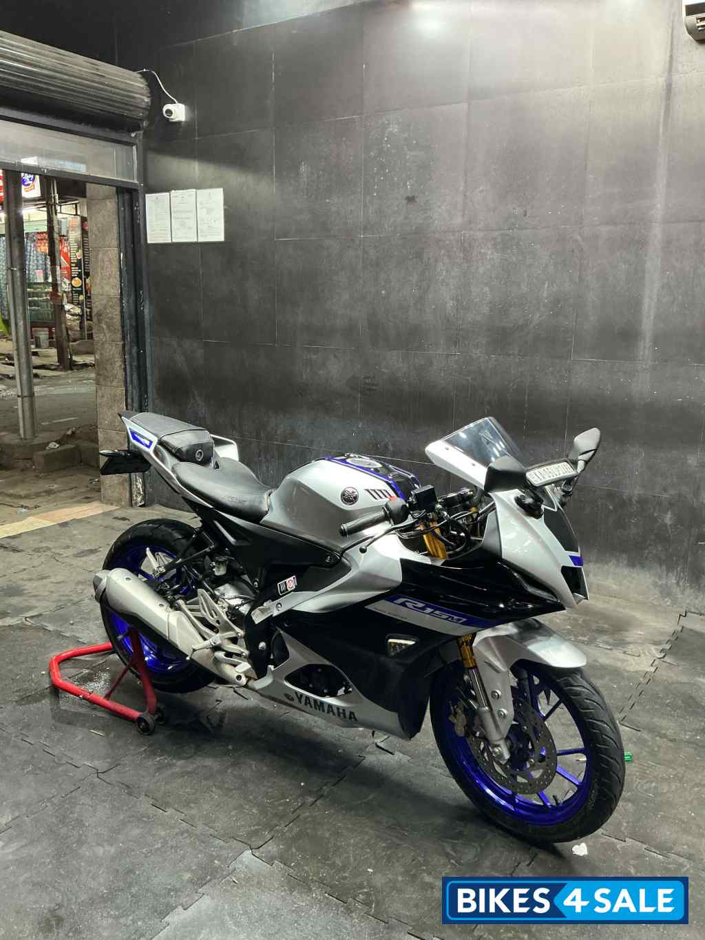 Silver Black Yamaha R15M Silver Black Yamaha R15M