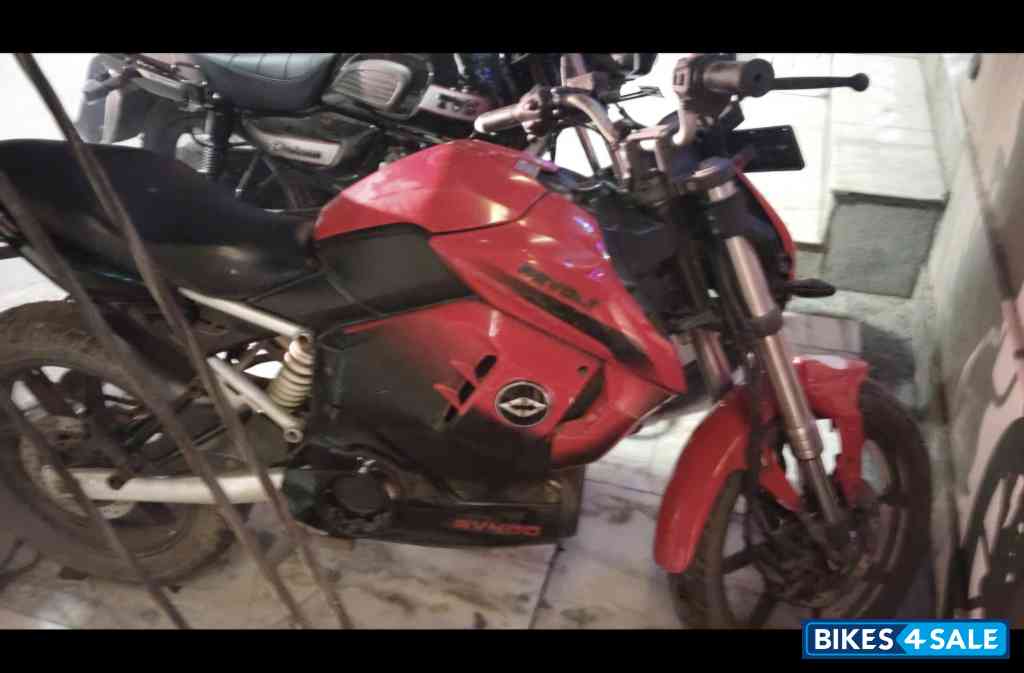 Revolt RV400 Eclipse Red