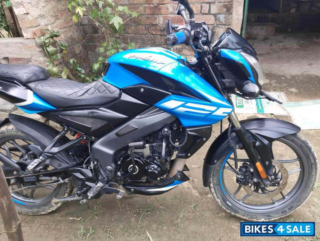 Blue Bajaj Pulsar NS125 BS6