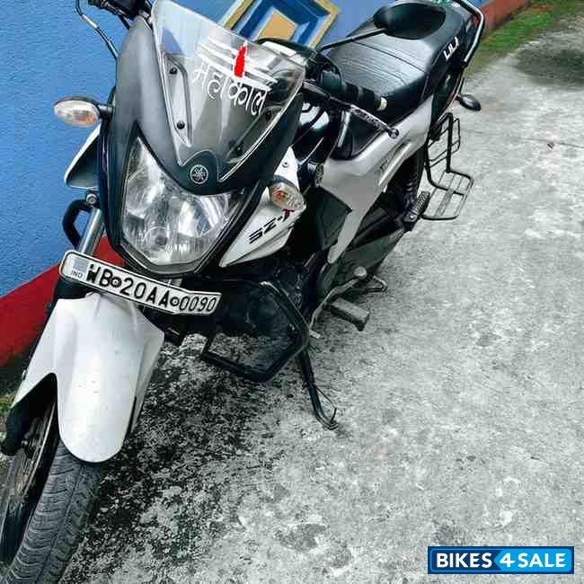 Black And White Yamaha SZ-R