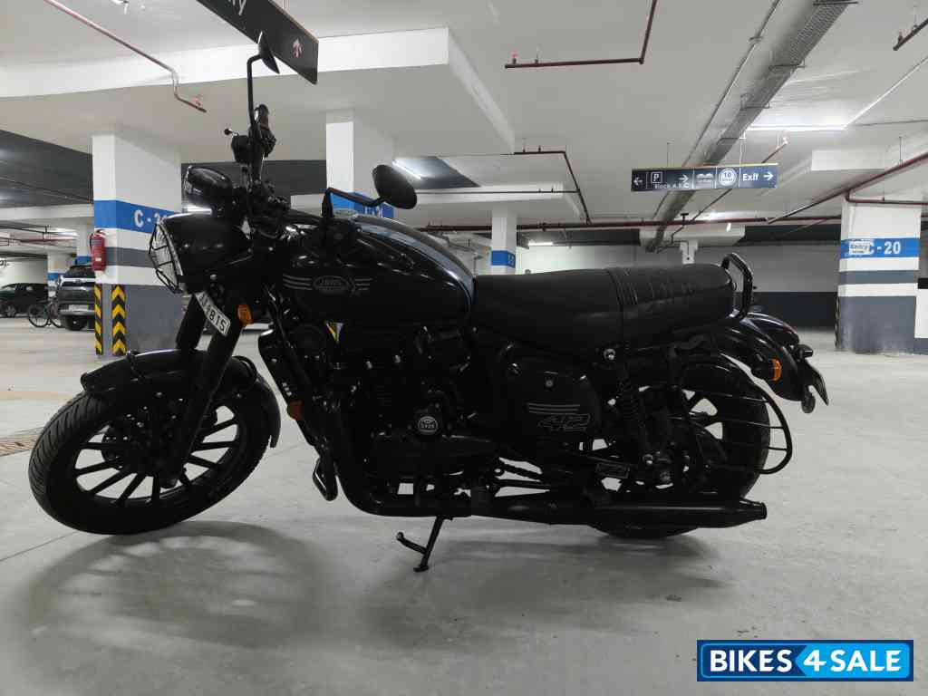 Jawa 42 Dual Channel ABS AllStar Black