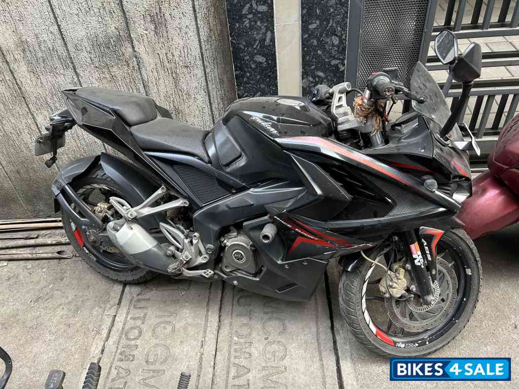 Black Bajaj Pulsar RS 200 ABS