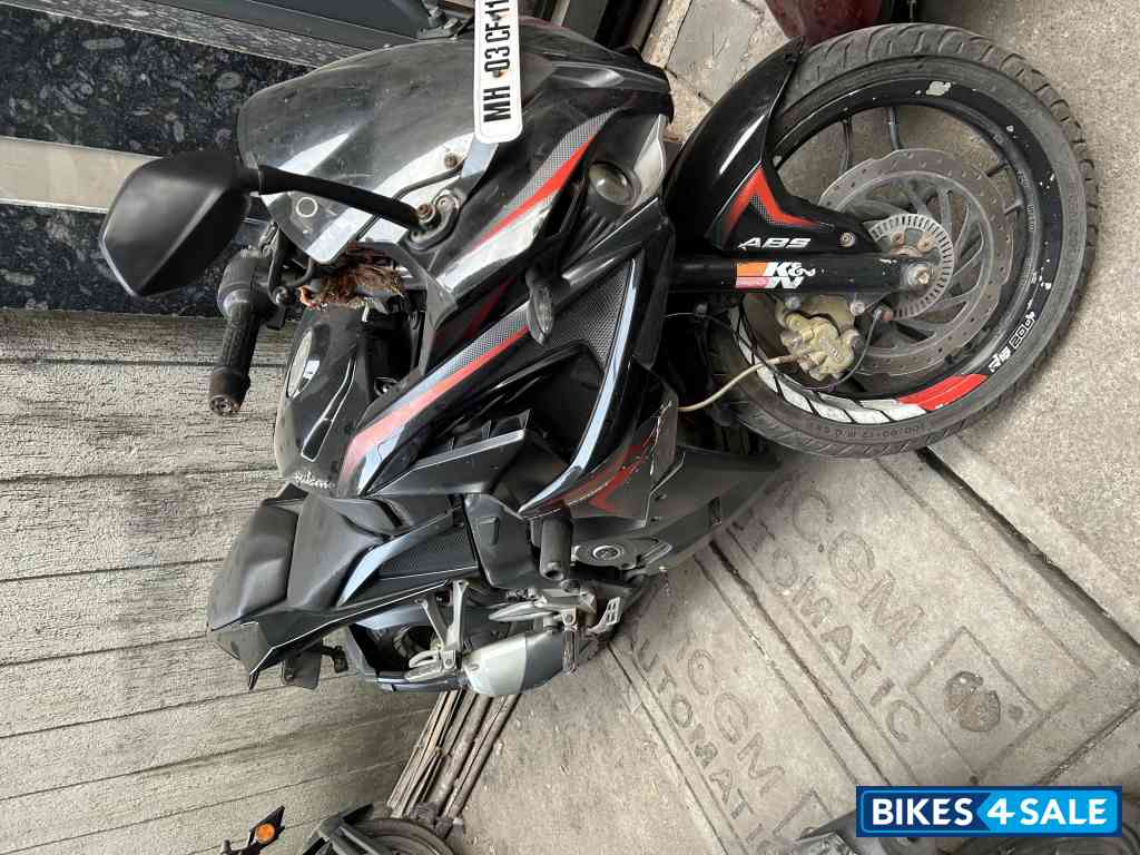 Black Bajaj Pulsar RS 200 ABS