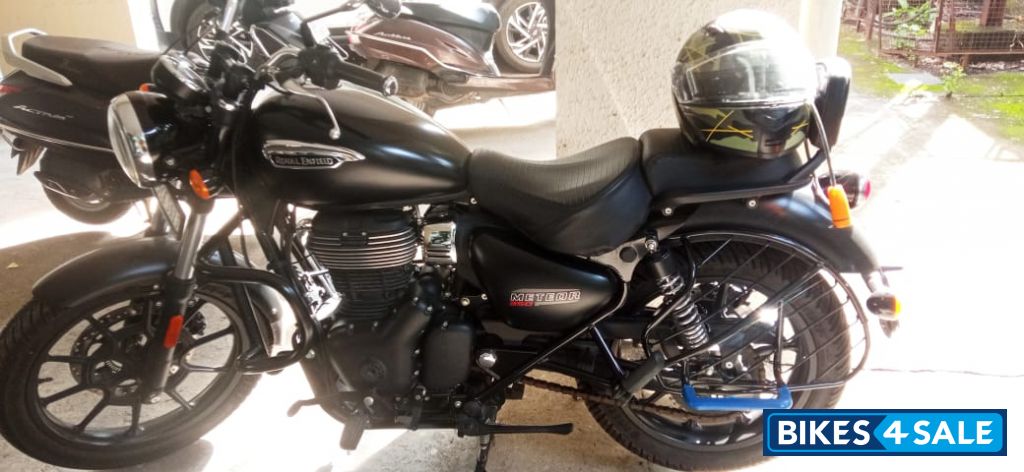 Black Royal Enfield Meteor 350 Stellar 2025