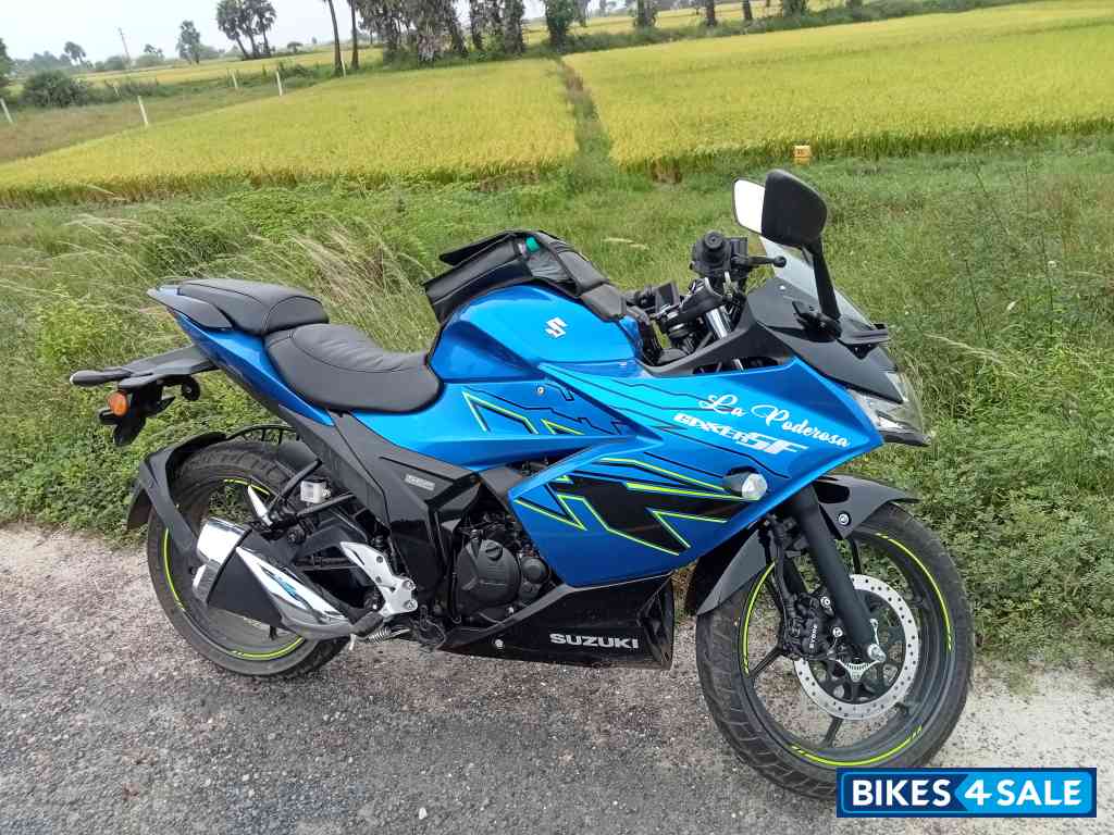 Metallic Triton Blue Suzuki Gixxer SF