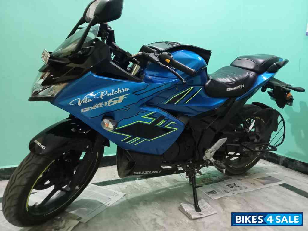 Metallic Triton Blue Suzuki Gixxer SF