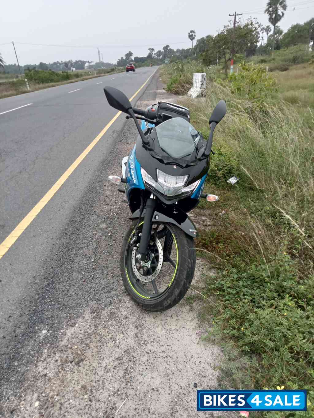 Metallic Triton Blue Suzuki Gixxer SF