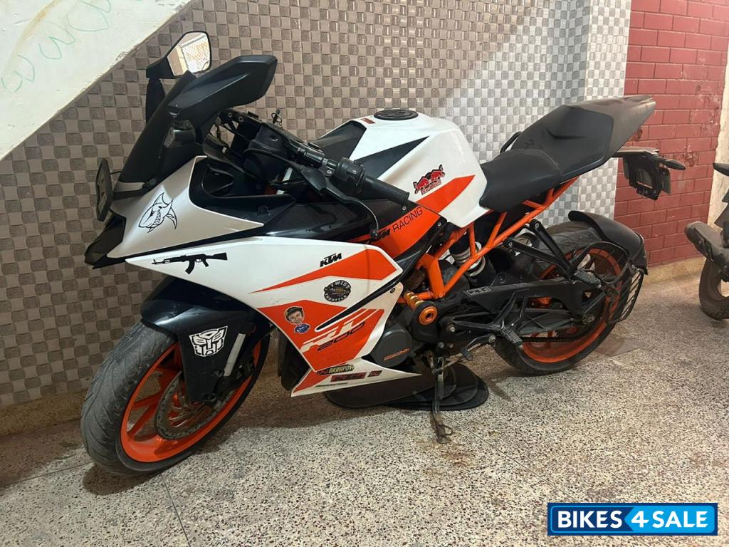 White And Orange KTM RC 200