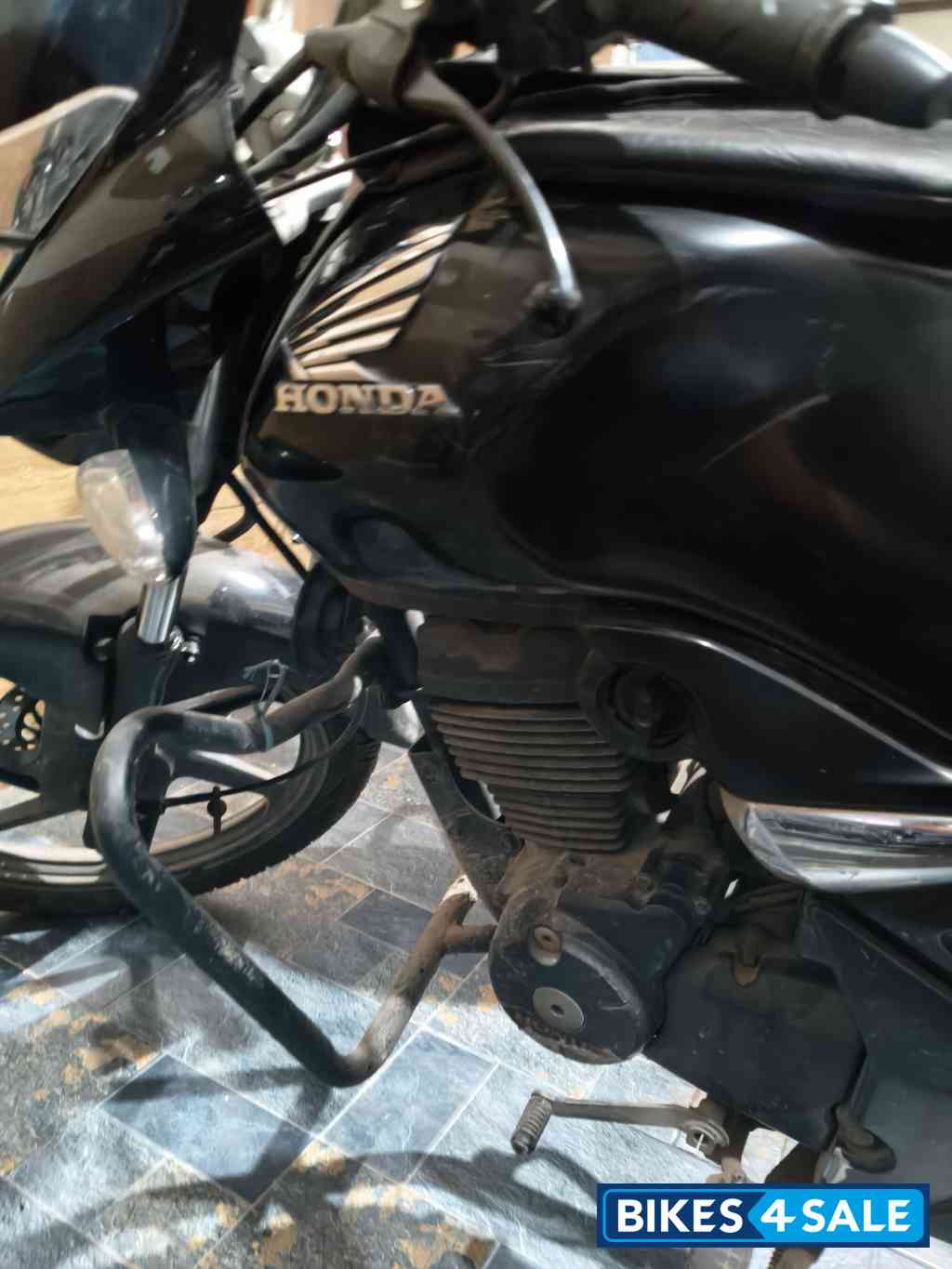 Black Honda CB Unicorn