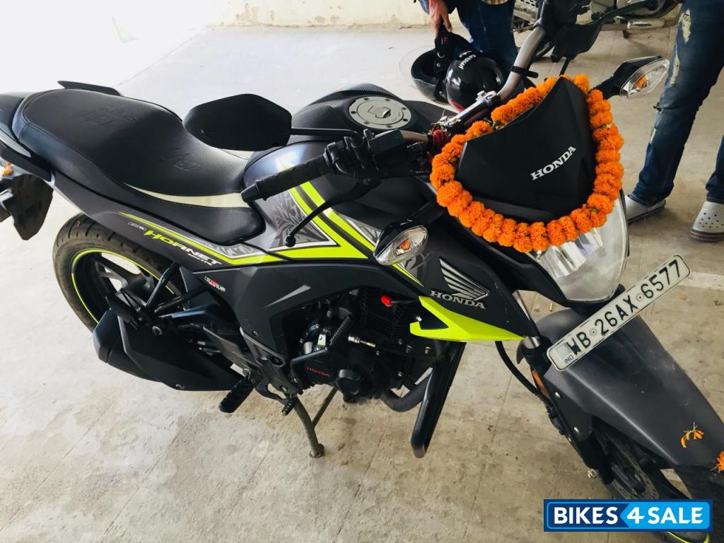 Neon Honda CB Hornet 160R