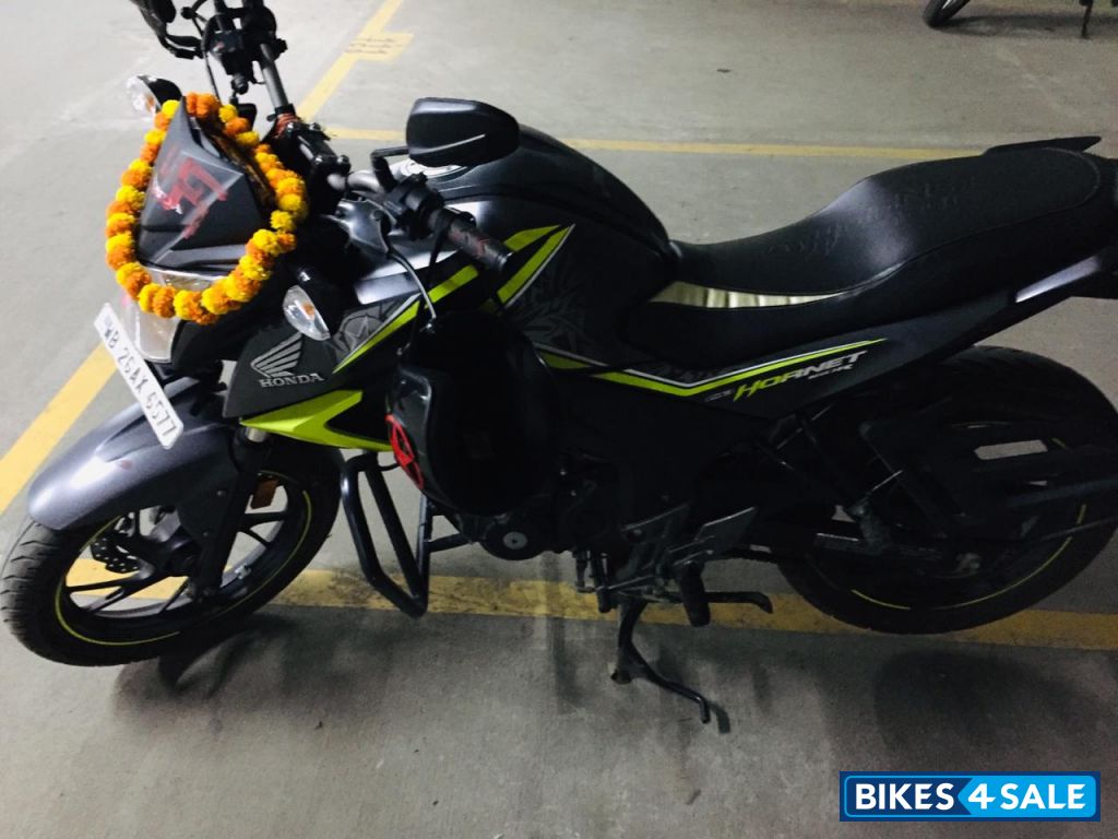 Neon Honda CB Hornet 160R