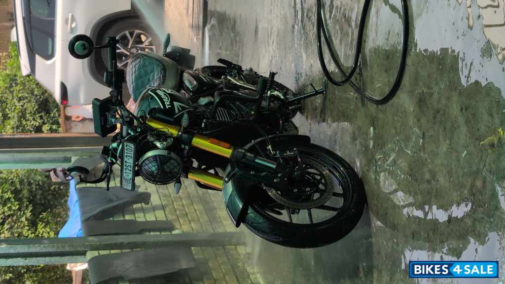 Phantom Black Triumph Speed 400