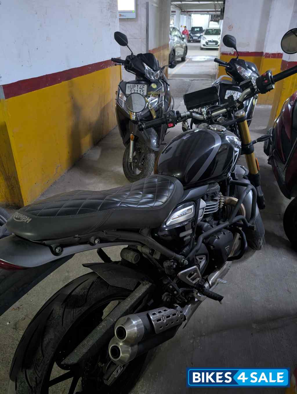 Phantom Black Triumph Speed 400