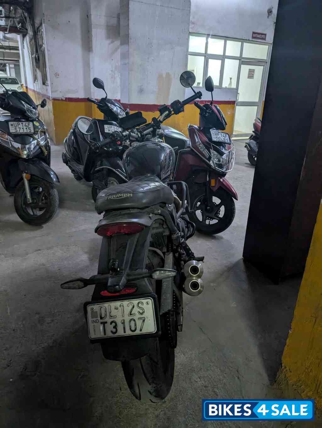 Phantom Black Triumph Speed 400