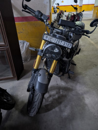 Phantom Black Triumph Speed 400