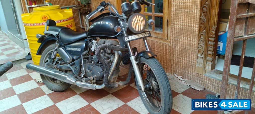 Black Royal Enfield Thunderbird 350