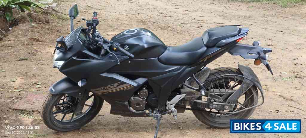 Grey Suzuki Gixxer SF 250 BS6