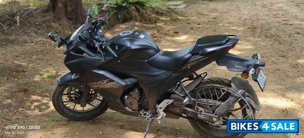 Grey Suzuki Gixxer SF 250 BS6