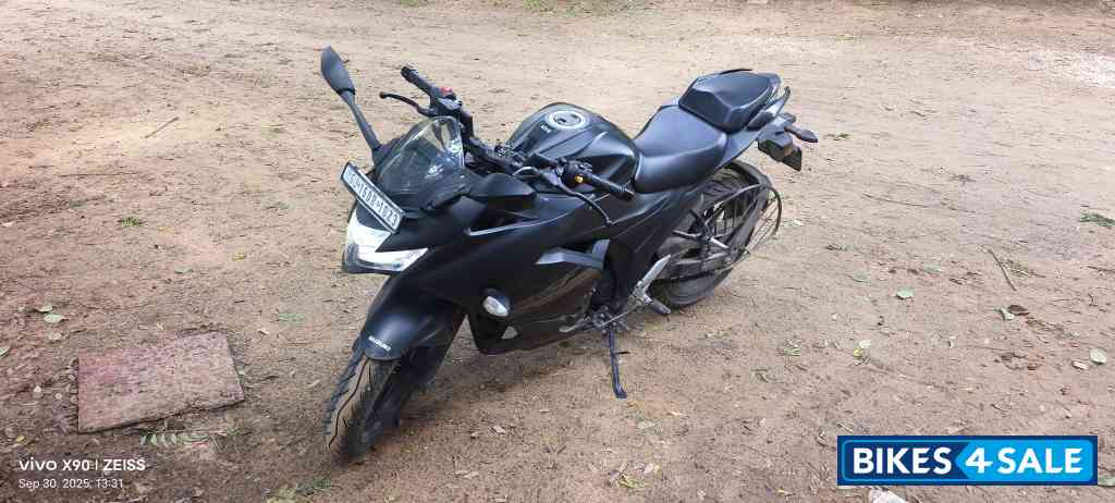Grey Suzuki Gixxer SF 250 BS6