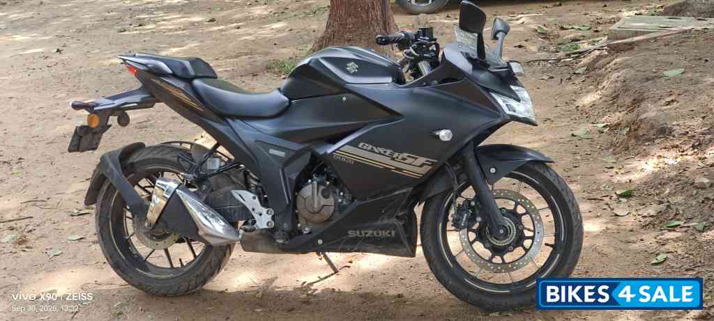 Grey Suzuki Gixxer SF 250 BS6