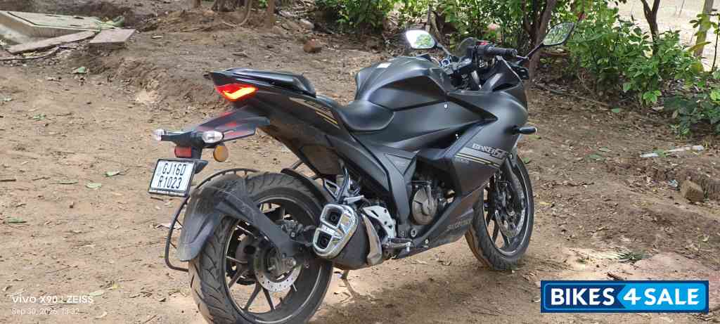 Grey Suzuki Gixxer SF 250 BS6