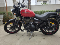 Revolving Red Royal Enfield Thunderbird X 350