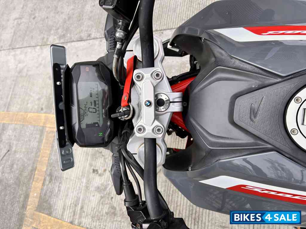 Limestone Metallic BMW G 310 R