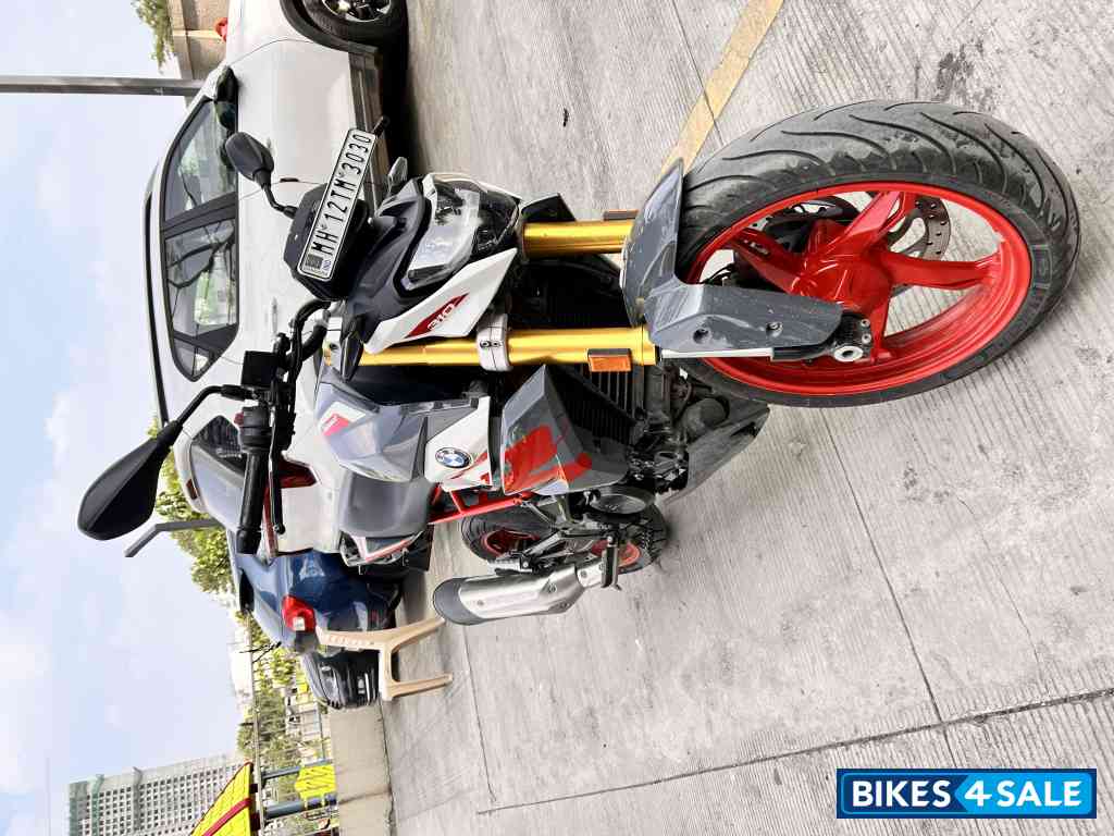 Limestone Metallic BMW G 310 R