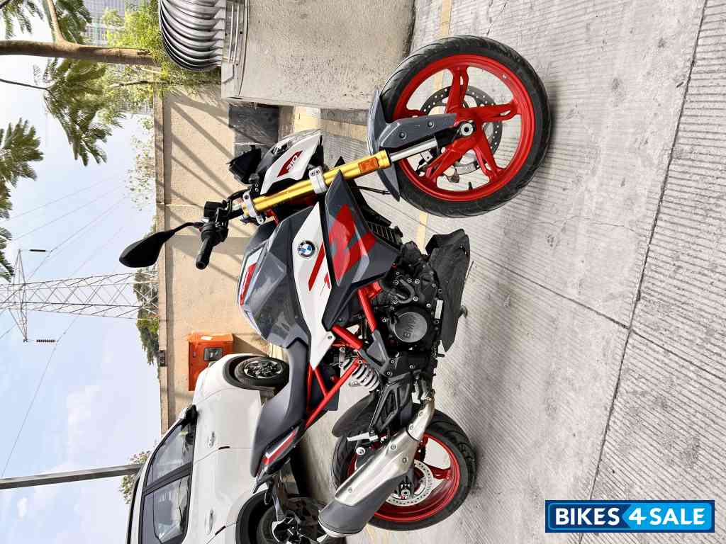 Limestone Metallic BMW G 310 R