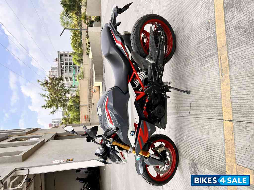 Limestone Metallic BMW G 310 R