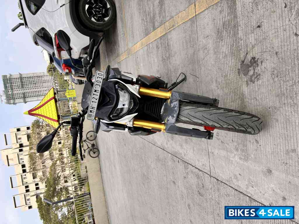 Limestone Metallic BMW G 310 R