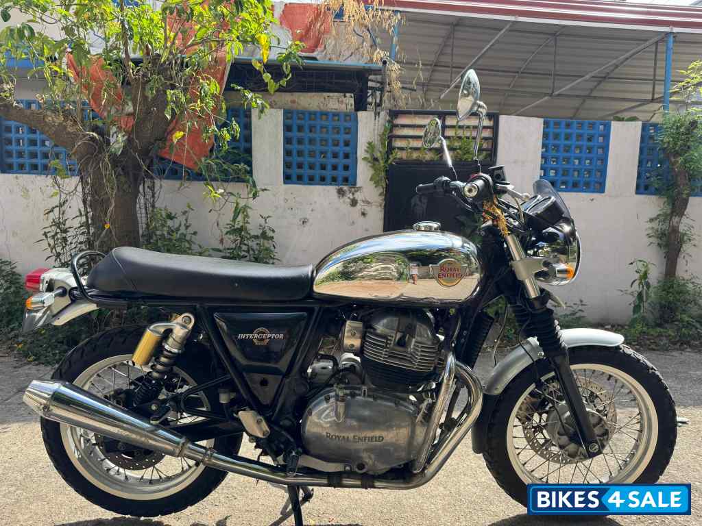 Glitter And Dust Chrome Royal Enfield Interceptor 650 Twin
