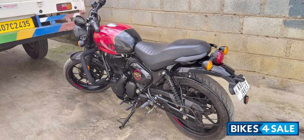 Red Royal Enfield Hunter 350 2025
