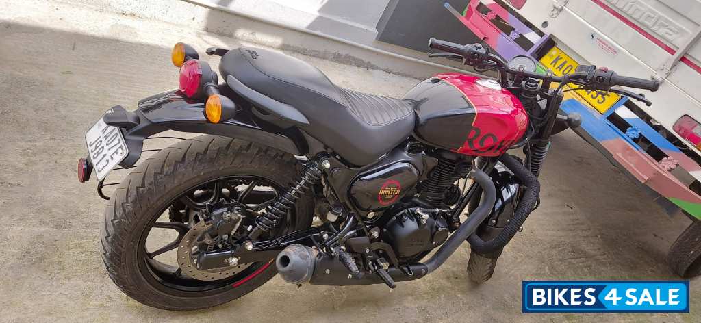 Red Royal Enfield Hunter 350 2025