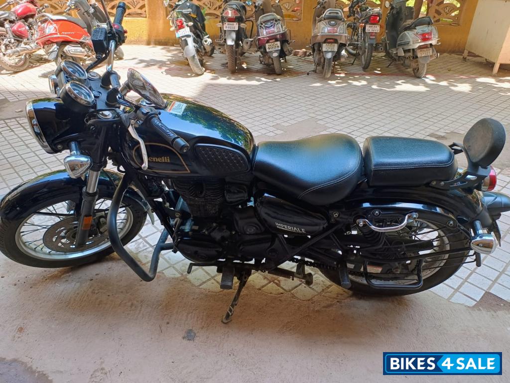 Black Benelli Imperiale 400 BS6