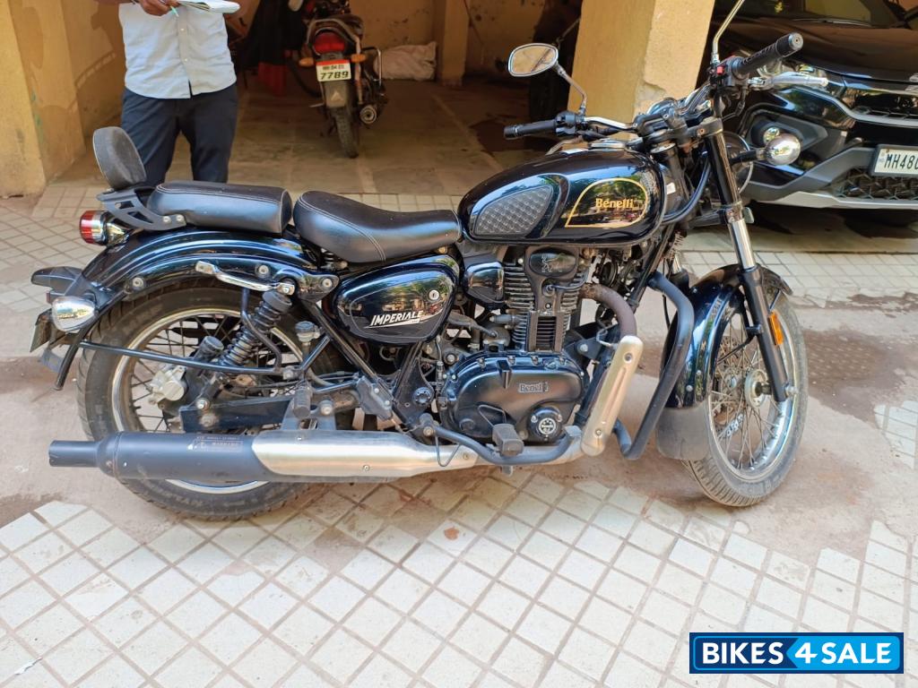 Black Benelli Imperiale 400 BS6