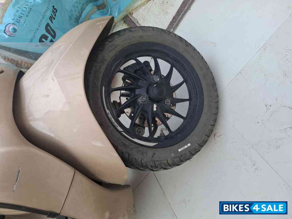 Bajaj Chetak Premium Standard