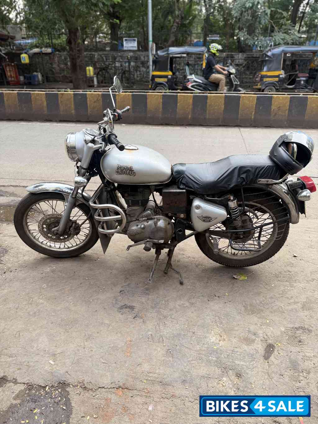 Silver Royal Enfield Bullet Electra Twinspark