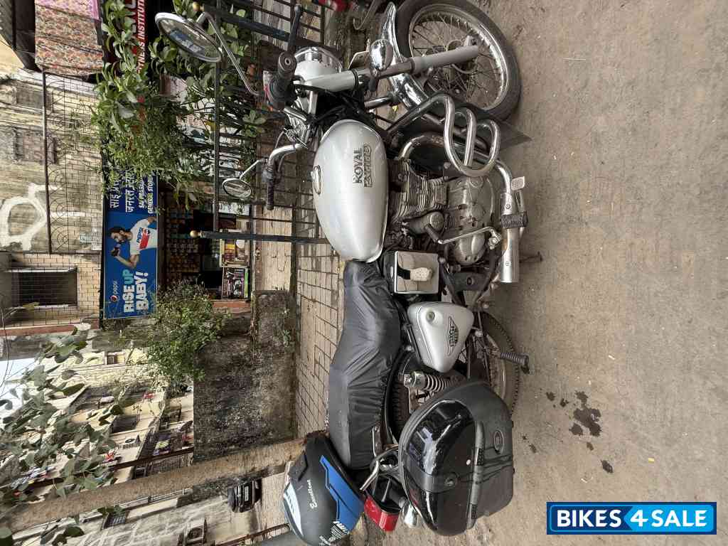 Silver Royal Enfield Bullet Electra Twinspark