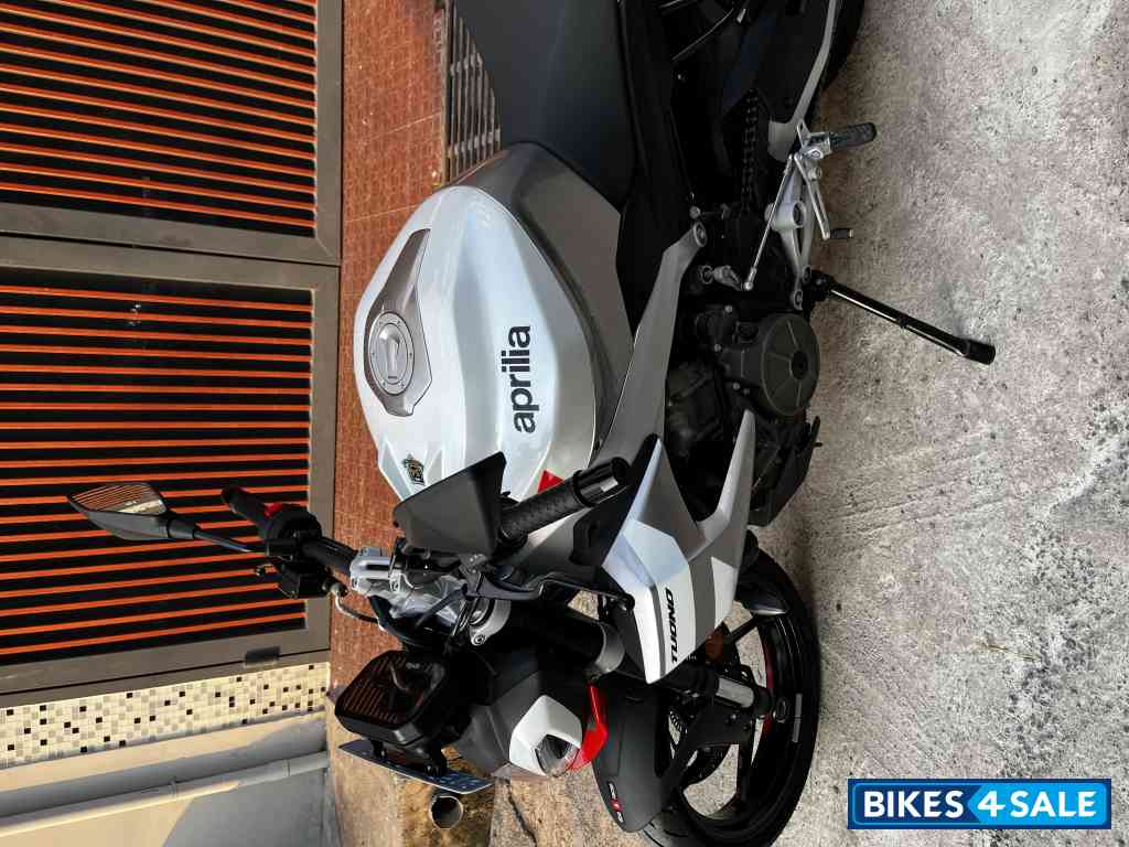 Puma White Aprilia Tuono 457