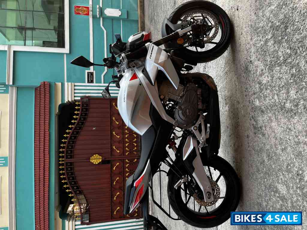 Puma White Aprilia Tuono 457