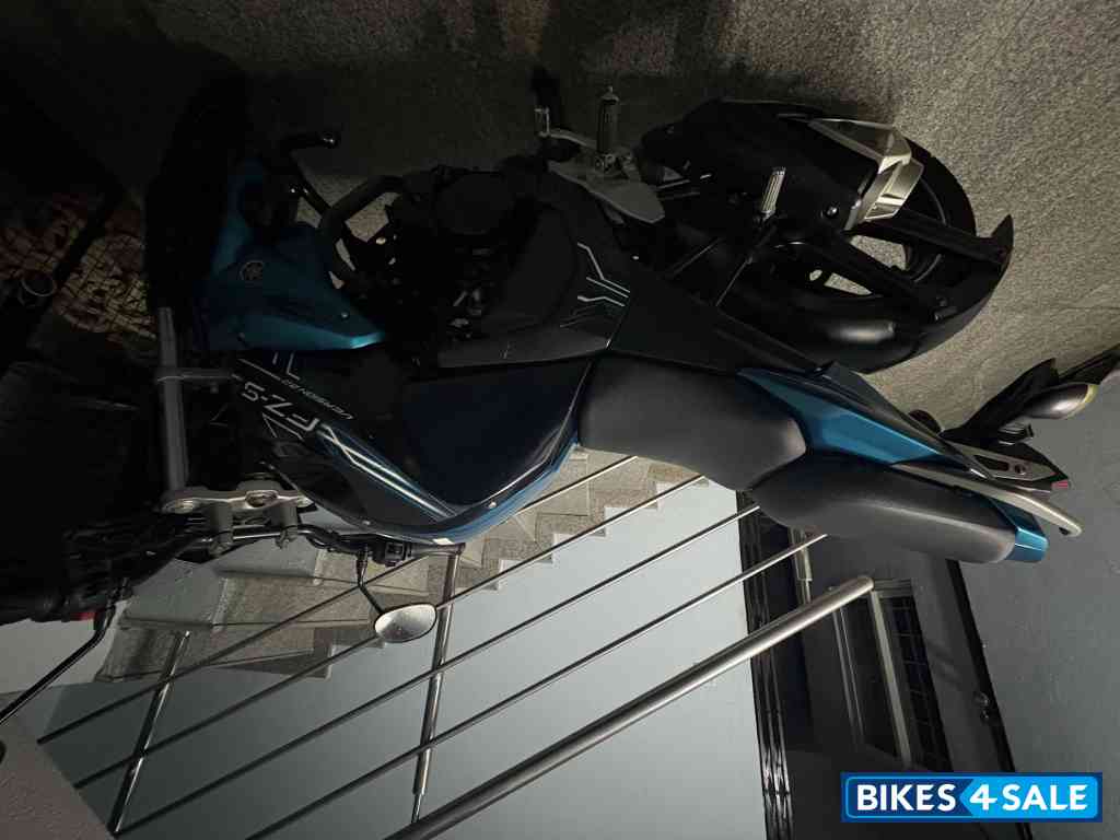 Blue Yamaha FZ-S FI V2