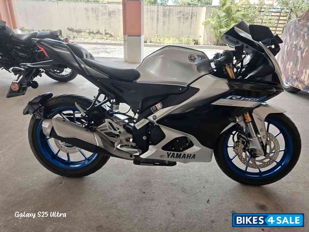 Yamaha R15M