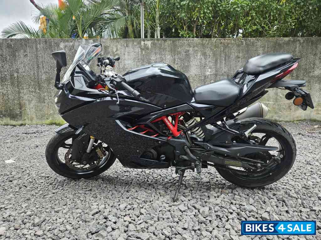 Black TVS Apache RR 310 Black TVS Apache RR 310