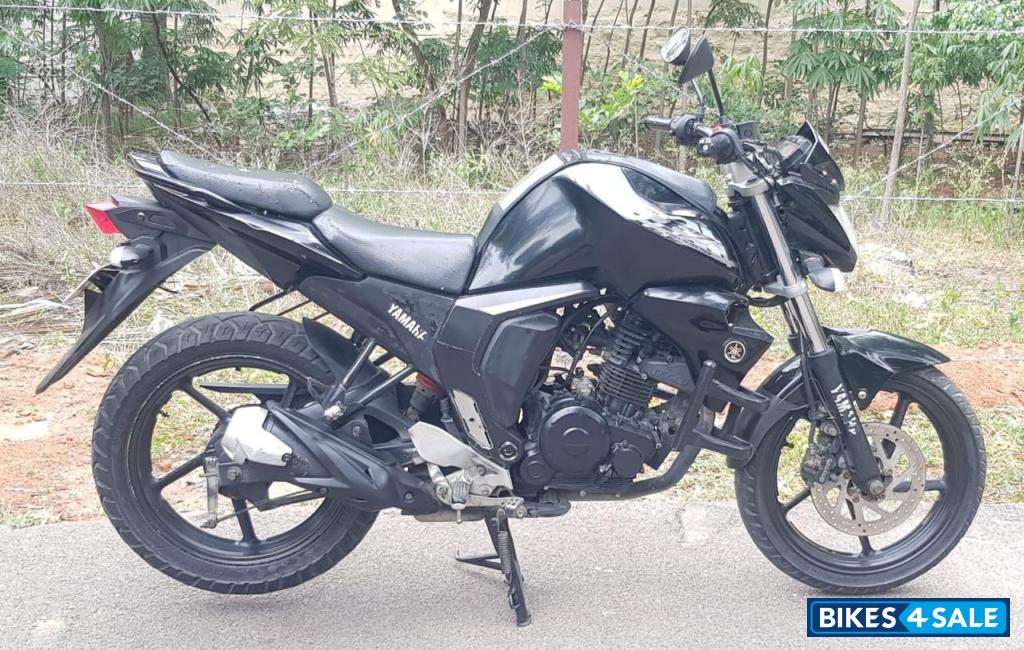 Black Yamaha FZ-S FI V2