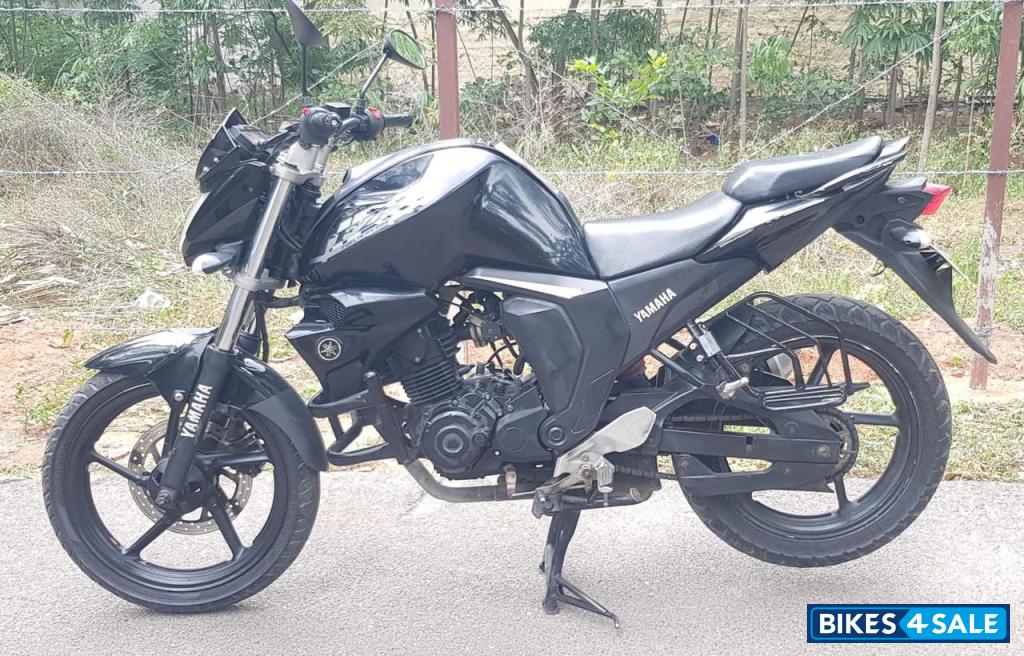 Black Yamaha FZ-S FI V2