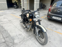 Black Royal Enfield Classic 500