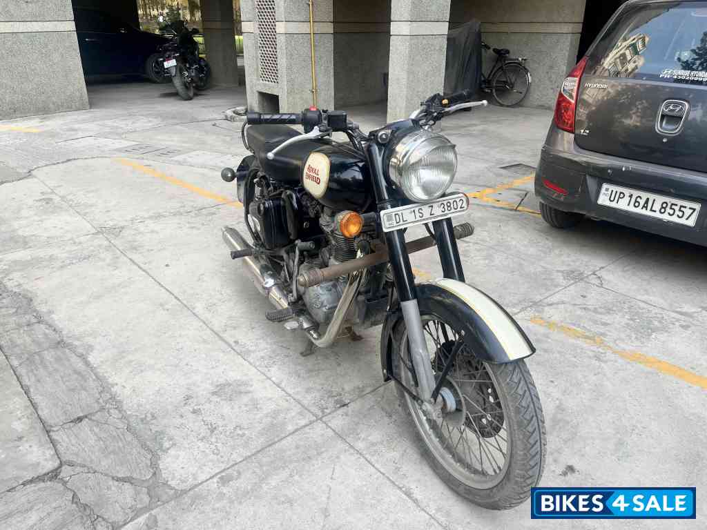 Black Royal Enfield Classic 500