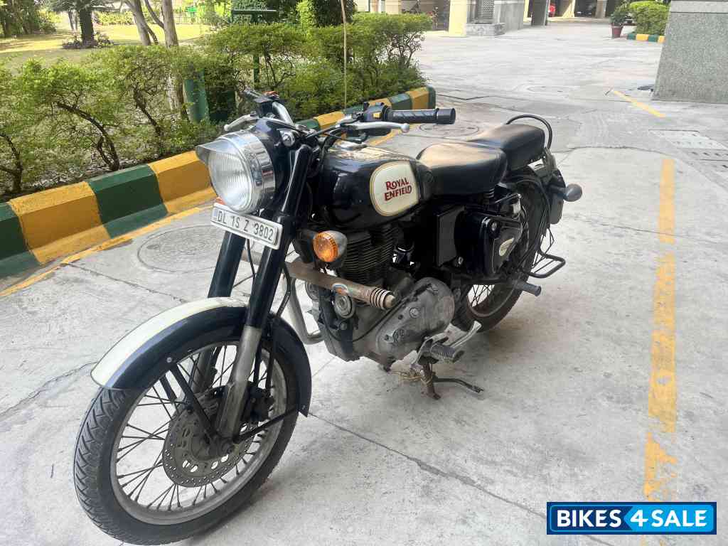 Black Royal Enfield Classic 500