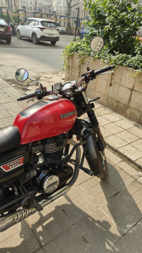 Red Honda CB350RS